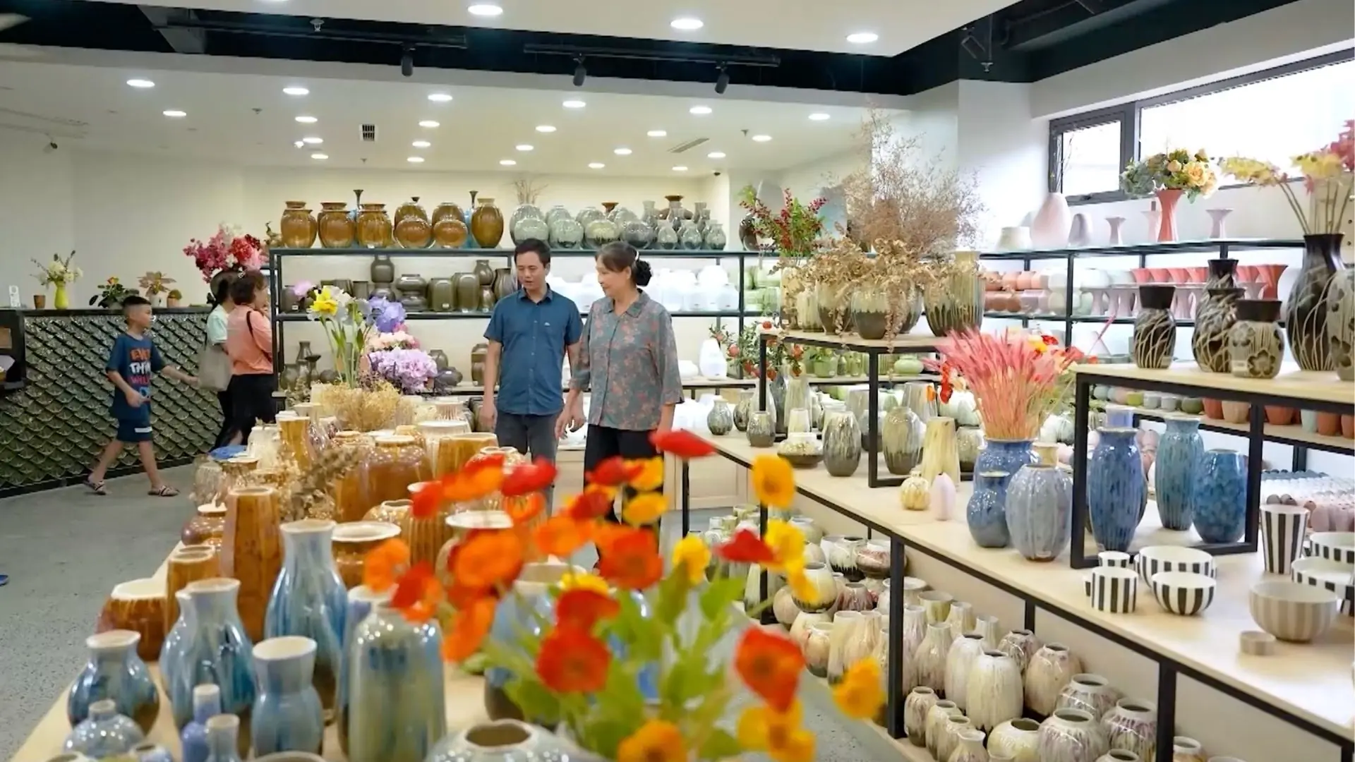 Vai trò của làng nghề trong phát triển kinh tế nông thôn | Chuyện ở ngoại thành | 25/10/2025